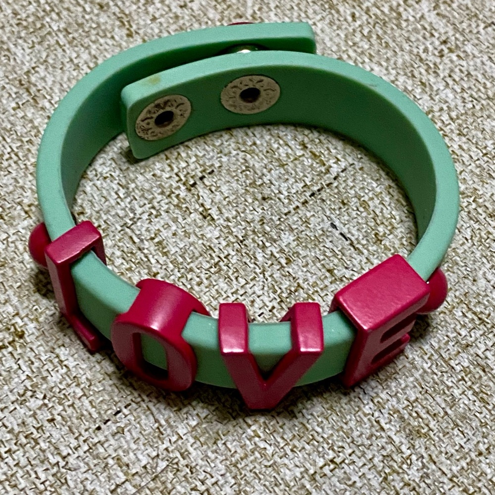 💗BCBGENERATION, latex bracelet, Flexible, blue color and metal letters LOVE